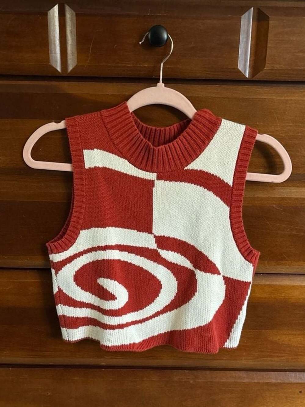 C/MEO COLLECTIVE In Motion Swirl Knit Crop Tank Top